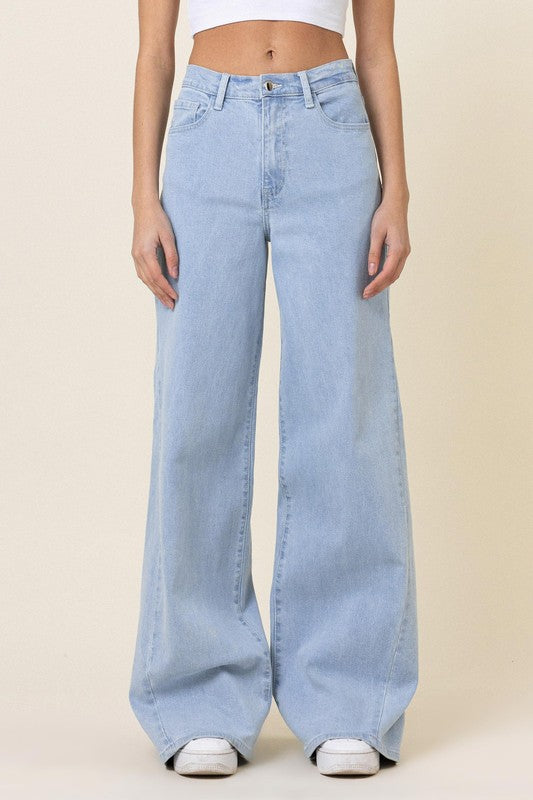 Low Rider Super Wide Leg Jeans in Light Wash