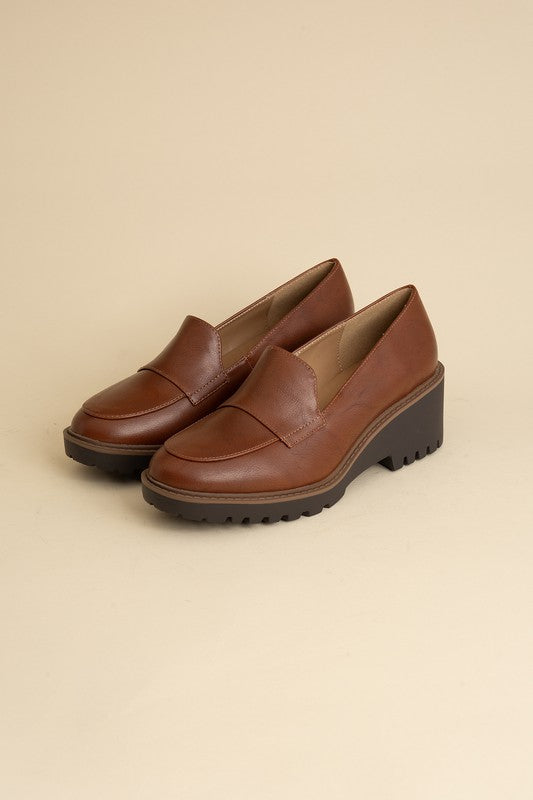 Smart Loafers in Black or Cognac Brown