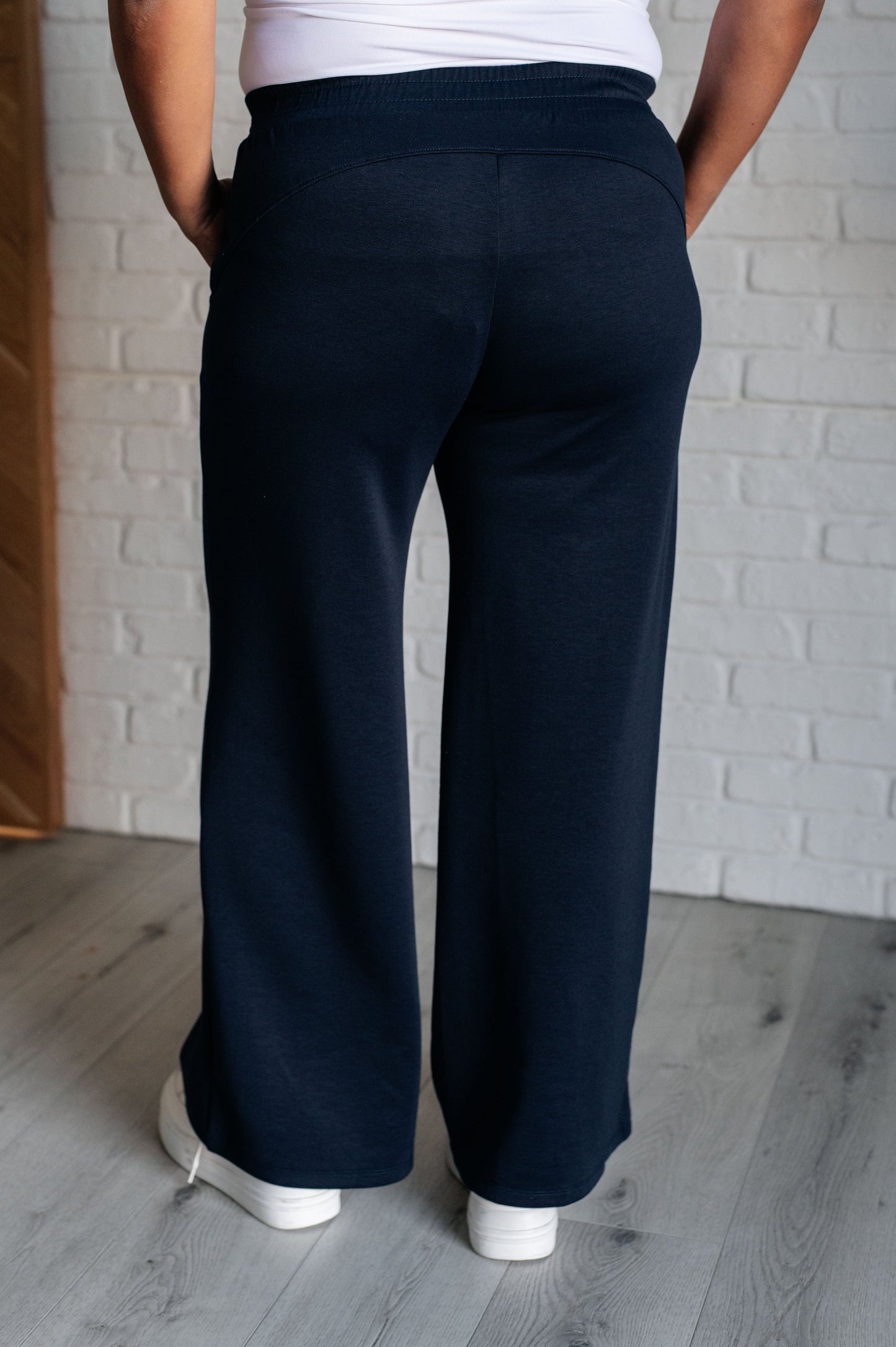 Resort Travel Wide Leg Crop Pant in  Navy